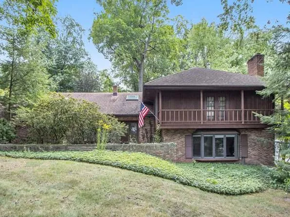 5433 Glen Harbor Dr, Kalamazoo, MI 49009