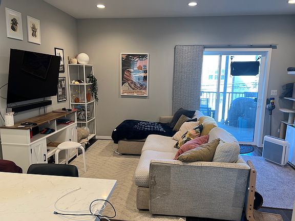 4th image of 1242 W Argyle St #2R