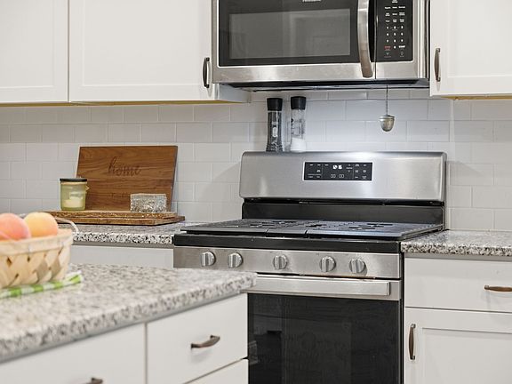 4th image of 2027 Moultrie Cir