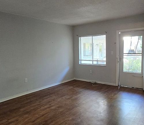3rd image of 516 12th Ave NE APT 7