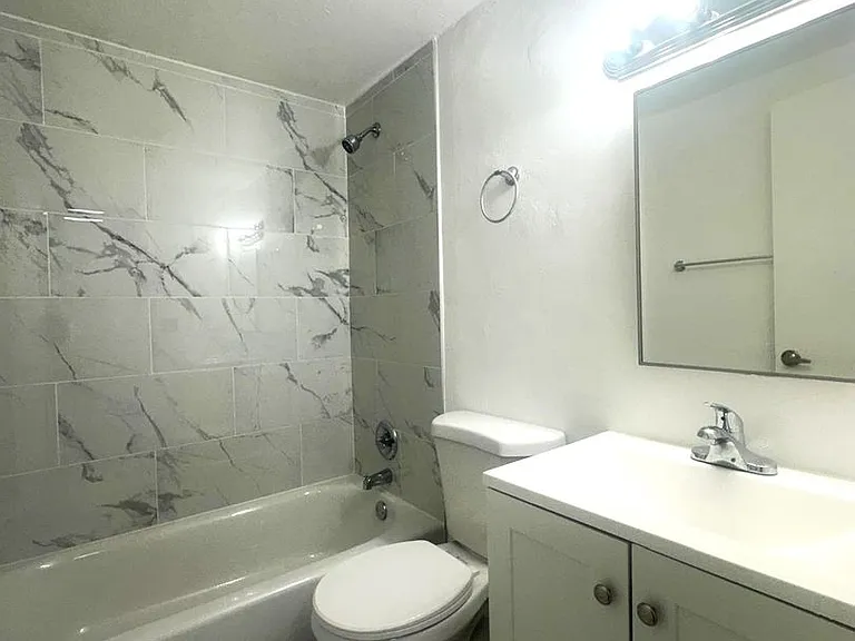 1545 NW 8th Ave — Photo 14