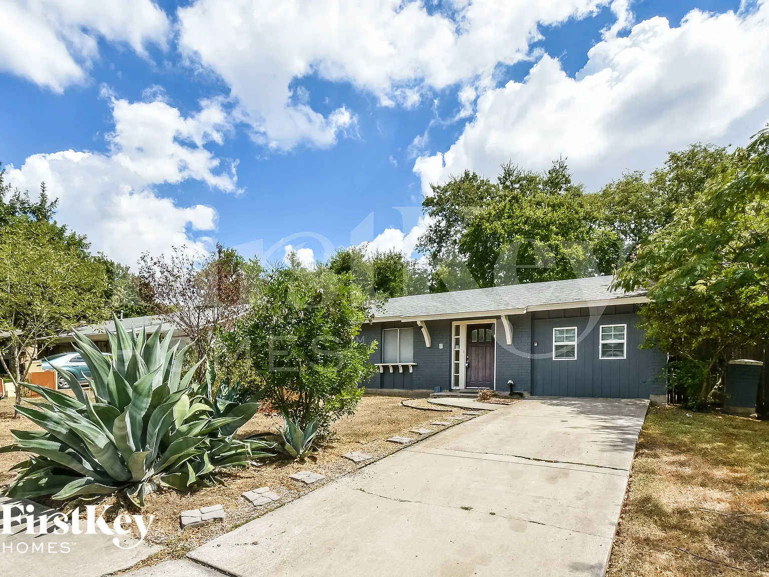 4 bed, 1.0 bath, 1013 sqft, $1,225 — Photo 2