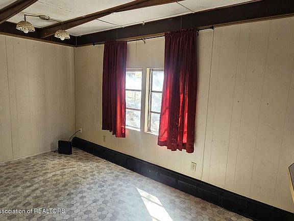 4th image of 101 Hemlock Cir