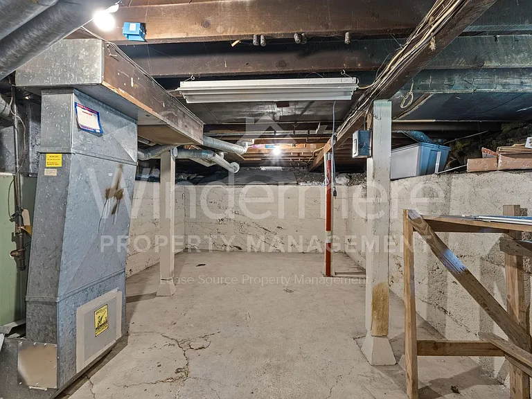 914 E Indiana Ave — Photo 28