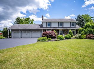 115 Bowerman Rd, Farmington, NY 14425