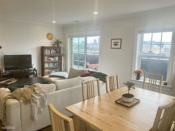 728 East Broadway #403 Boston (South Boston) Unit Photo 4
