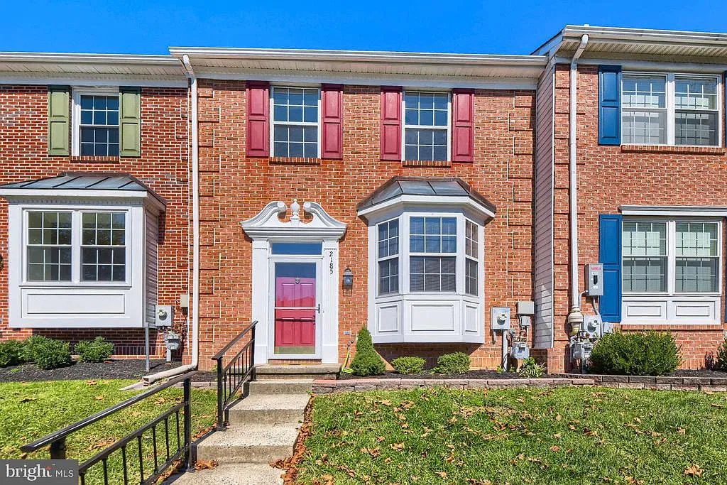 4 bed, 3.5 bath, 2417 sqft, $3,000 — Photo 1