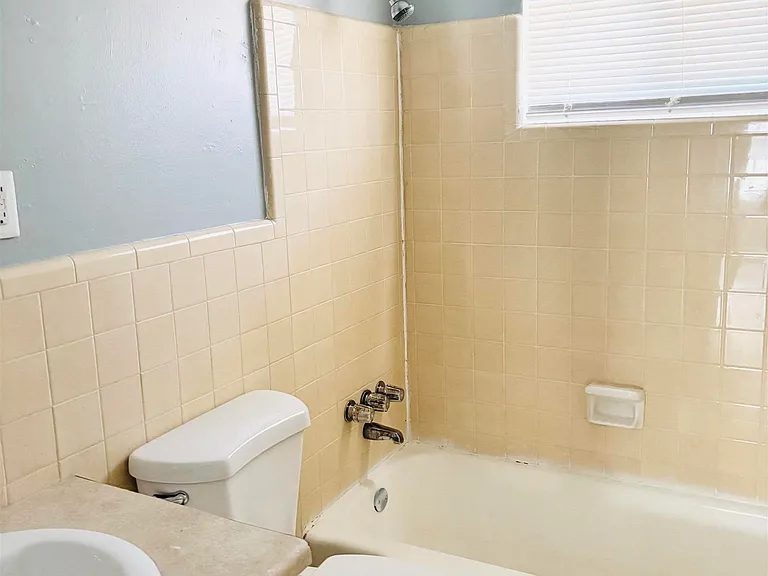 7748 Rugby Ave #D — Photo 6