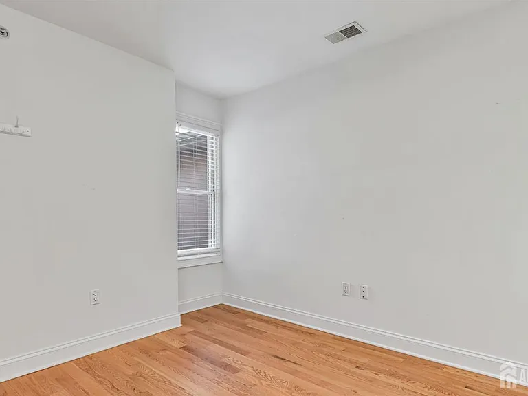112 N Broadway St #C — Photo 20