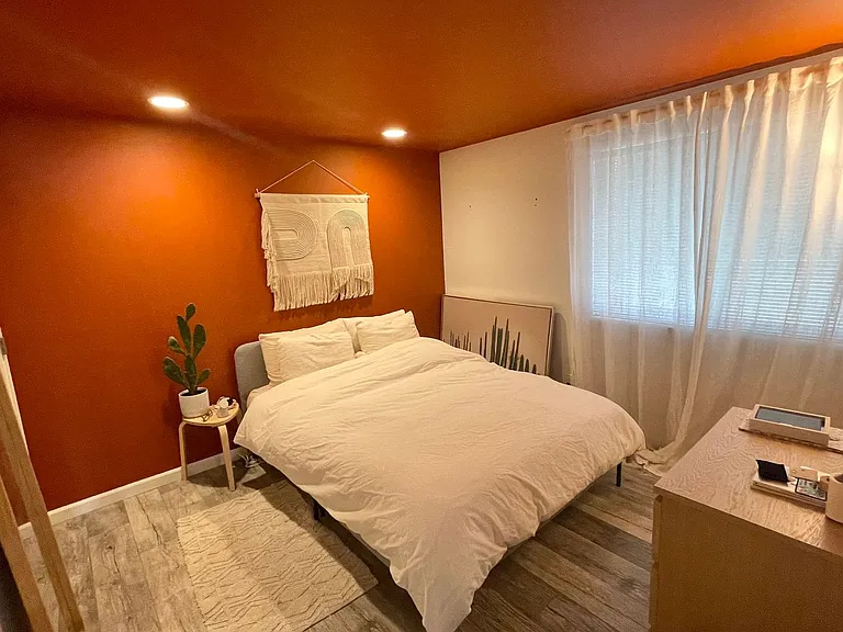 2432 Dexter Ave N #200 — Photo 11