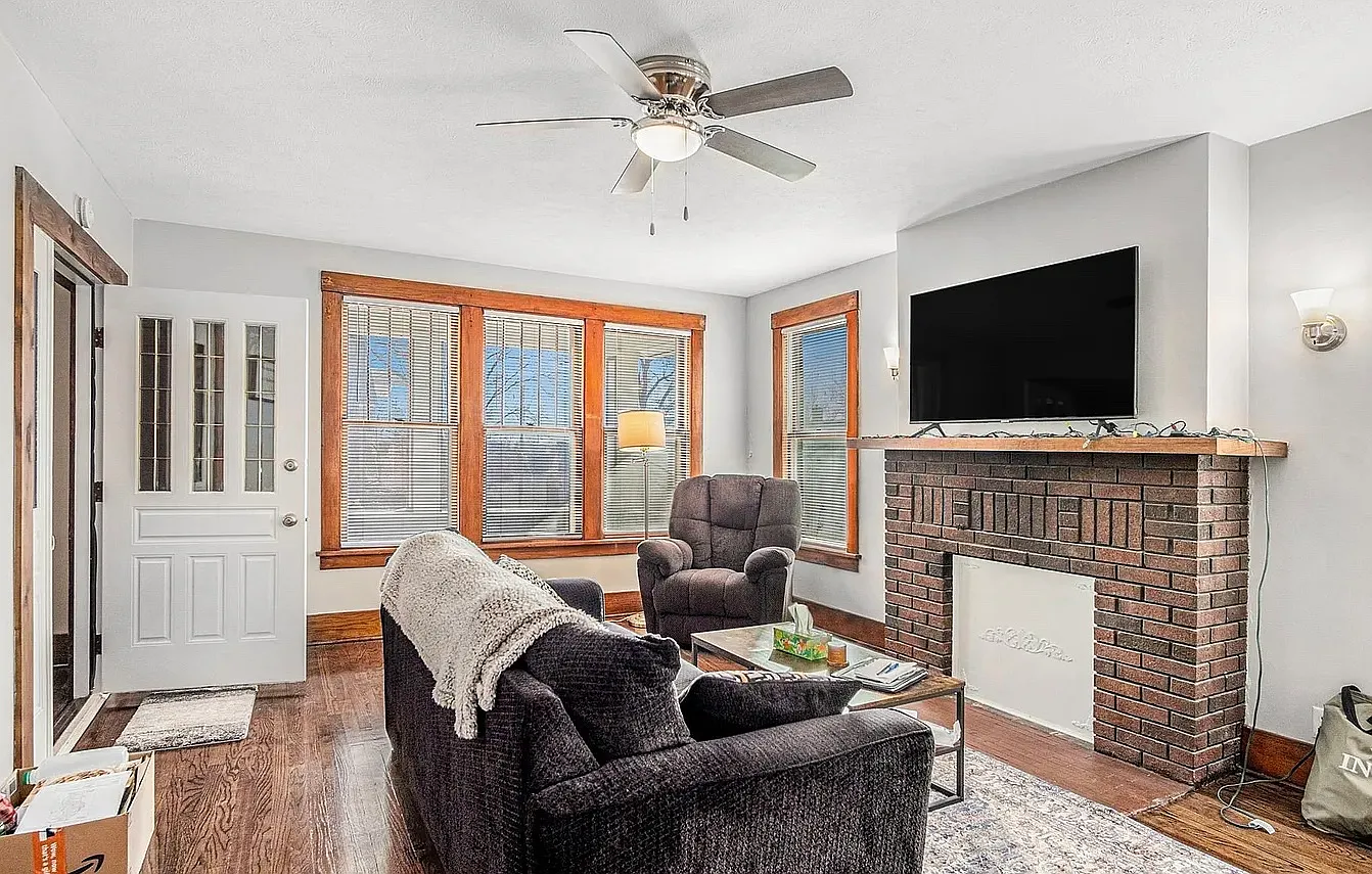 3 bed, 1600 sqft, $1,700 — Photo 2