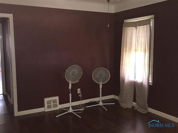 5th image of 945 Toronto Ave