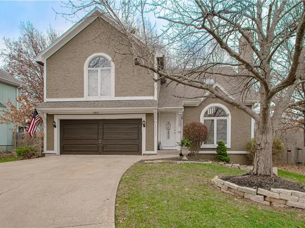 13111 S Arapaho Dr, Olathe, KS 66062