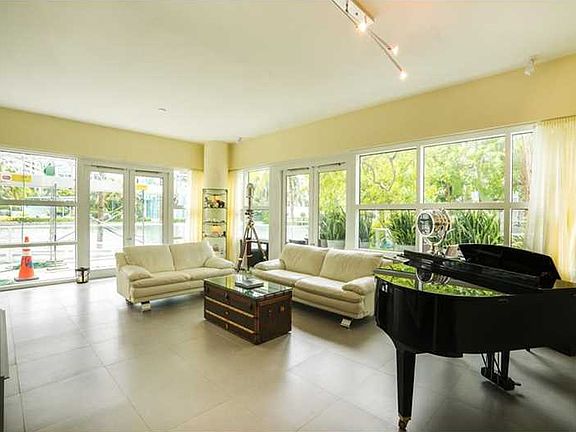 Chic 3BR/3.5BA, 2,338 SF,  2-story corner Lanai in private gated Aqua community.