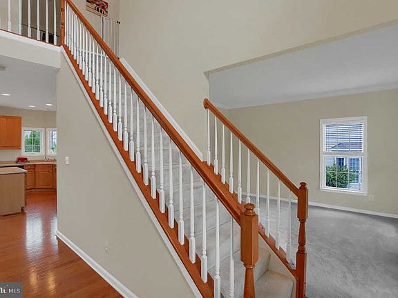 5th image of 102 Evergreen Cir