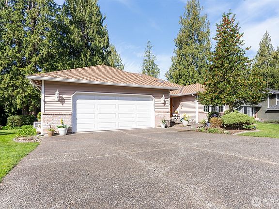 2nd image of 18204 Woodbine Dr