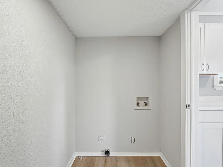 1717 Hemphill Dr — Photo 10