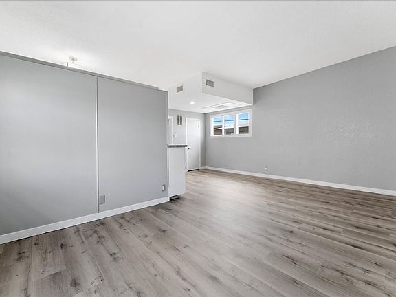 5th image of 10223 Crenshaw Blvd APT 4