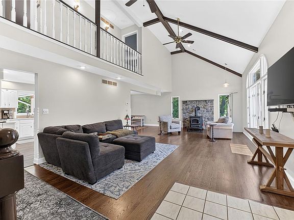 4th image of 60 Millwood Dr