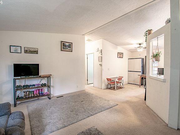 5th image of 700 N Mill St Unit 1