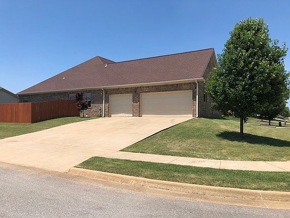 2nd image of 606 SE Hendrix St