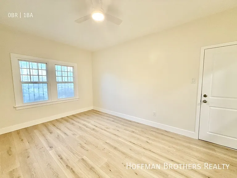 723 E 3rd St #1 — Photo 4