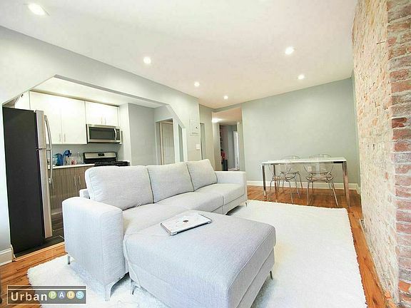 3rd image of 171 Pulaski St #2B