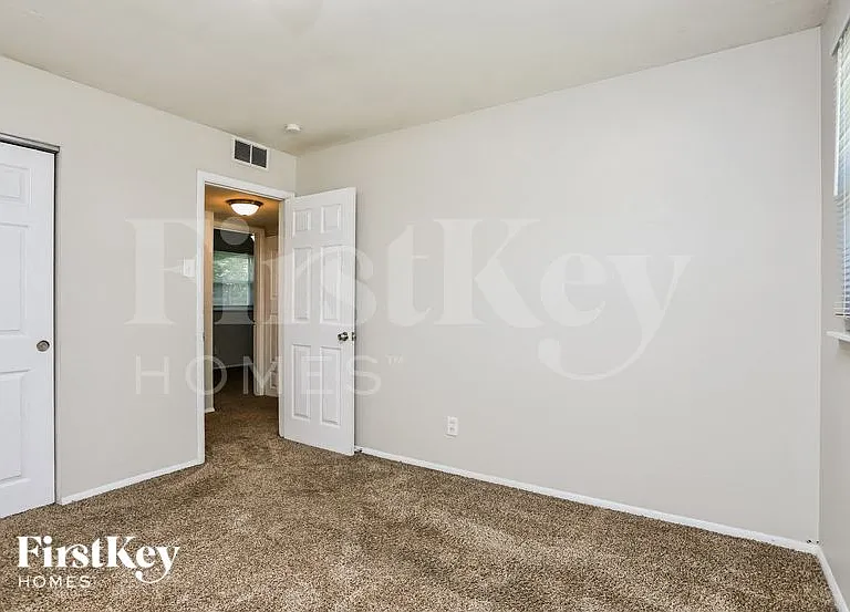 508 Saratoga Ln — Photo 8