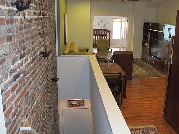 2nd image of 804 E Passyunk Ave #B