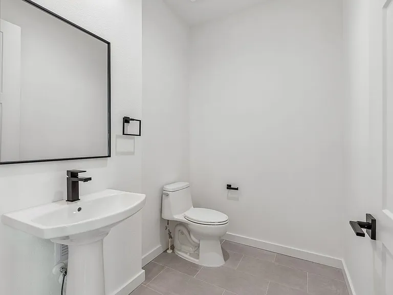 1218 E Kay St #14 — Photo 31