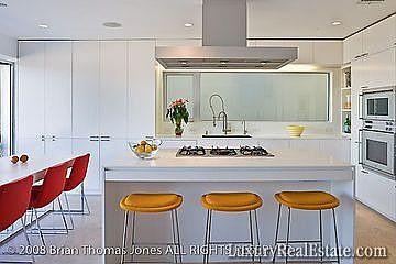 4th image of 6946 Pacific View Dr