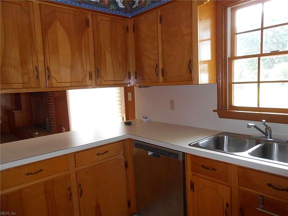 5th image of 828 Mayflower Dr