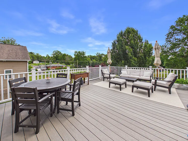 912 Kentwood Dr — Photo 7