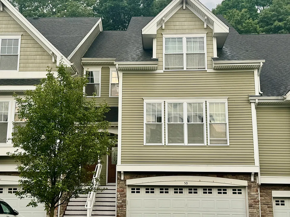 50 Lawrence Ave #50