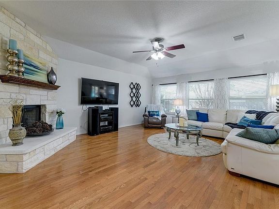 3rd image of 1201 Boerne Dr
