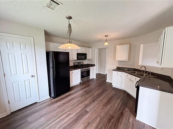 2nd image of 108 Legend Creek Dr