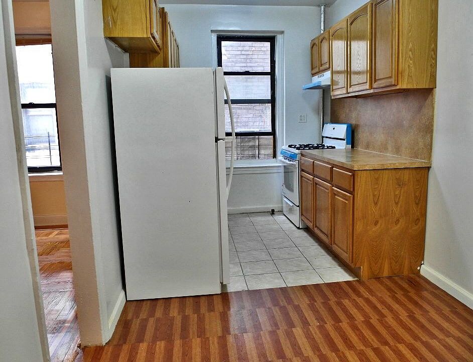 2nd image of 110 Lenox Rd #1P