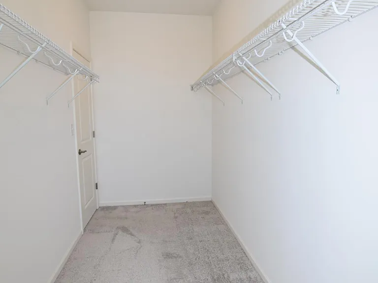 2945 Showplace Dr — Photo 47