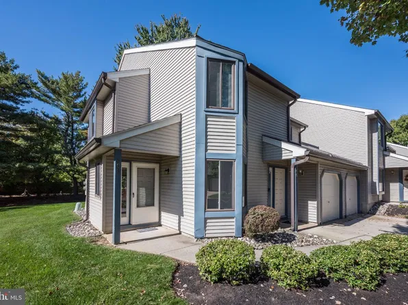 305 Kettering Ct, Marlton, NJ 08053