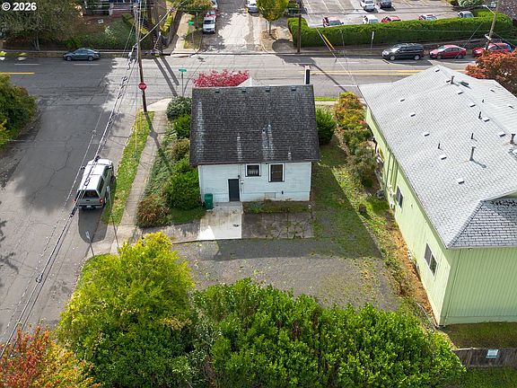 3rd image of 6055 E Burnside St