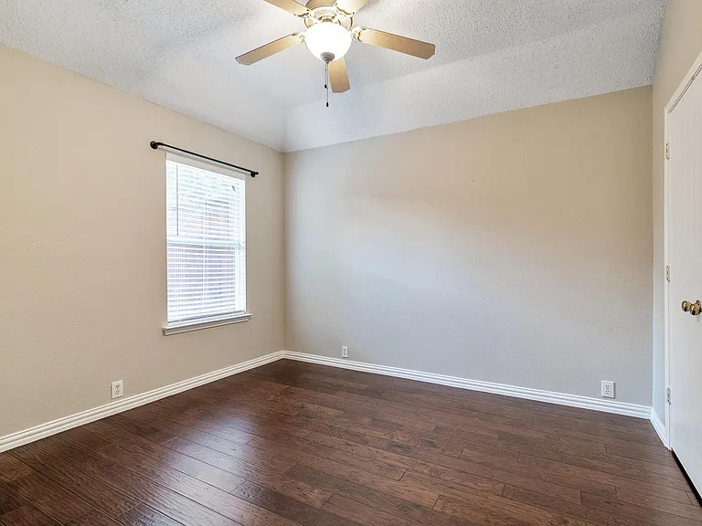 615 Lake Bridge Dr — Photo 32