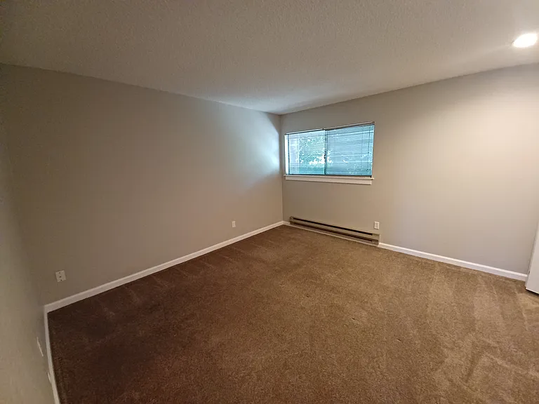 Parklane Apartments — Photo 17