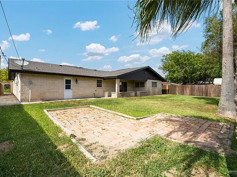 2409 Camellia Ave — Photo 16