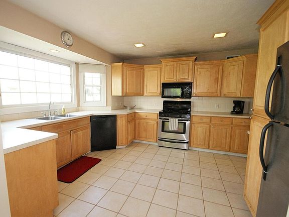 5th image of 455 Round Lake Ct