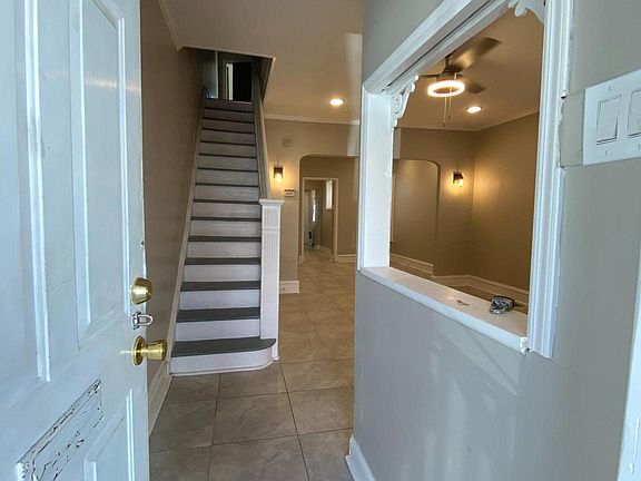 4th image of 116 N Hobart St