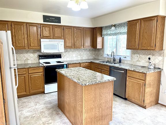 3rd image of 54850 Kingsley Dr