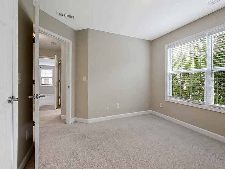 1408 Lindenberg Sq — Photo 11