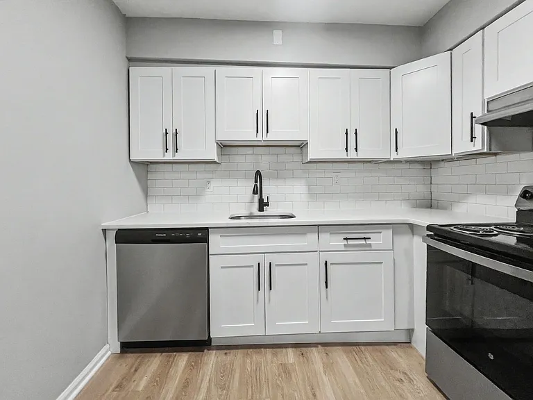 200 E Maple Ave — Photo 13