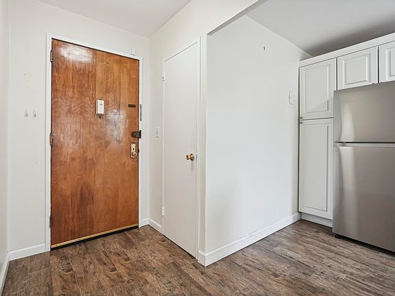 5th image of 2345 Linwood Ave