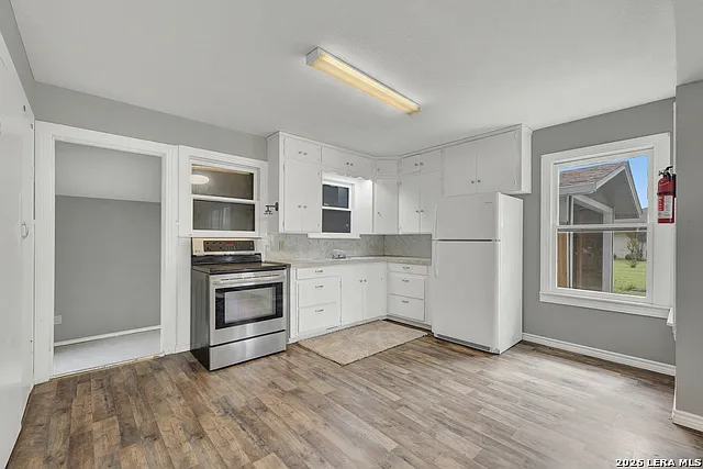 105 E Huebinger St — Photo 11
